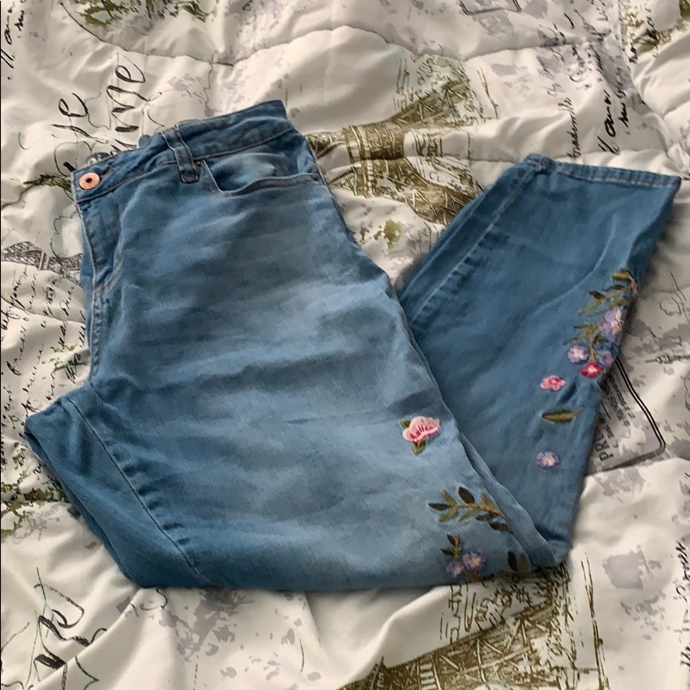 🌼Hippie Laundry flower embroidered jeans🌸